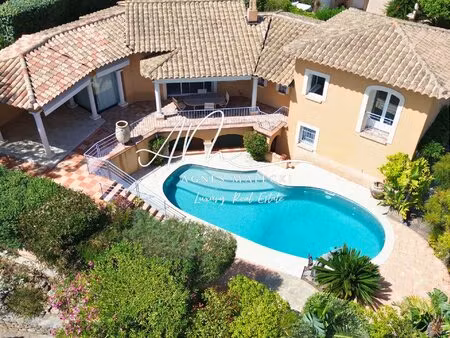 le lavandou saint-clair villa avec piscine  vue mer et 5 chambres
