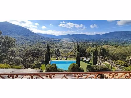propriété avec bastide provençale à plan de la tour