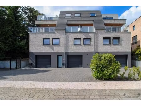 appartement op 2e verdieping met terras  autostaanplaats en berging