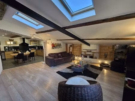 coup de coeur assuré pour cette ravissante maison de village en pierre de 110 m² !