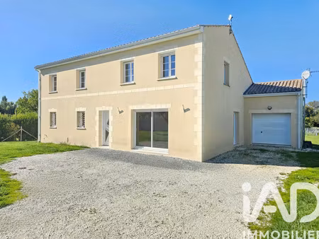 vente maison 10 pièces 186 m² saint-fort-sur-le-né (16130)