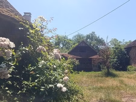maison de caractère avec ses dépendances en pleine nature