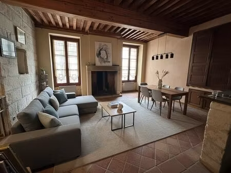 avignon hyper-centre / palais des papes - t2 de 54 m² avec cachet - accès résidentiel...