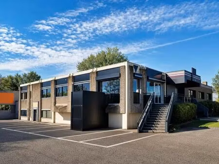 location local d'activités 360 m² à 1 685 m²
