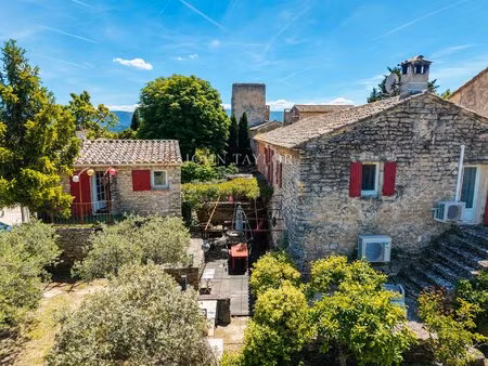 à vendre – ancienne demeure du xiiiᵉ siècle avec gîte indépendant à proximité de gordes...