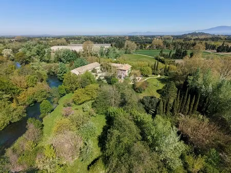 propriété d'exception à deux pas de l 'isle sur sorgue bastide moulin dépendances calme...