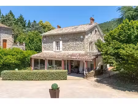 maison de village au calme : charme de l'ancien  confort moderne  potentiel de revenus.