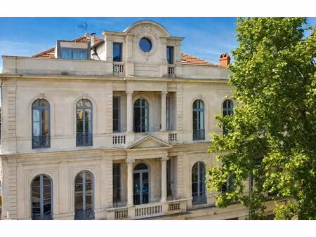 appartement de prestige 144 m²   immeuble historique   centre-ville de nîmes