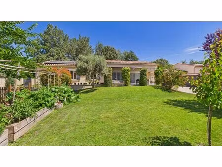 saint remy de provence à 5 km eyragues villa de plain pied avec jardin et garage de 70 m²