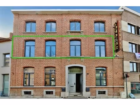 appartement (110m²) te centrum halle met terras