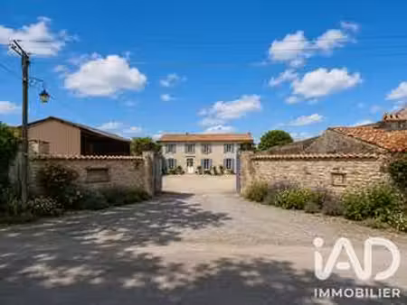 vente maison aux nouillers (17380) : à vendre / 215m² les nouillers