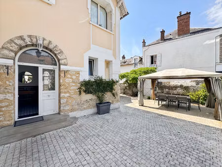vente maison 8 pièces  220.00m²  étampes