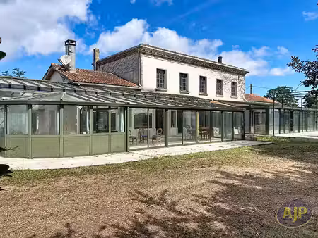 ensemble immobilier de caractère au coeur d’un port de pêche typique du médoc!