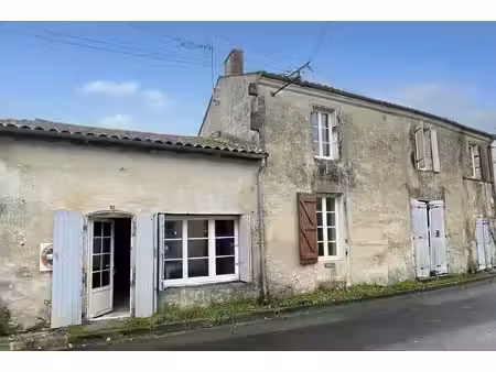 maison à rénover dans un village avec bar/resto et tal - beau potential  gros travaux déjà