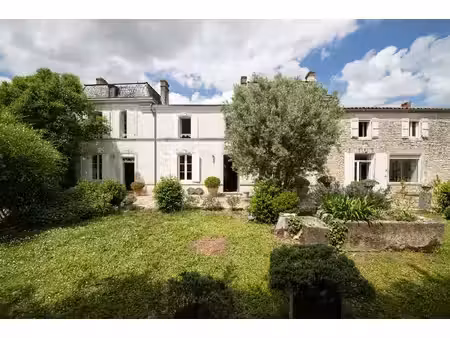 une maison bourgeoise au coeur de la campagne