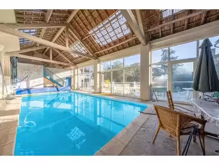 propriété de 6 chambres près de la gare tgv avec piscine chauffée