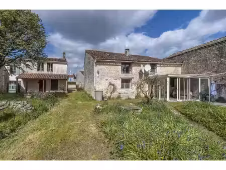 maison de trois chambres avec gîtes