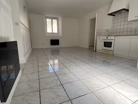 location appartement 2 pièces  51.58m²  dourdan