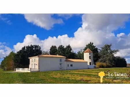 maison de caractère atypique avec moulin