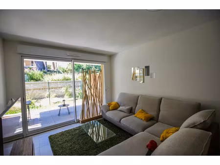 location appartement 3 pièces 63 m² à villeneuve-lès-avignon (30400)