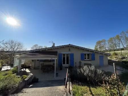 maison en pierre plain-pied 120m2 sur 7677m2.