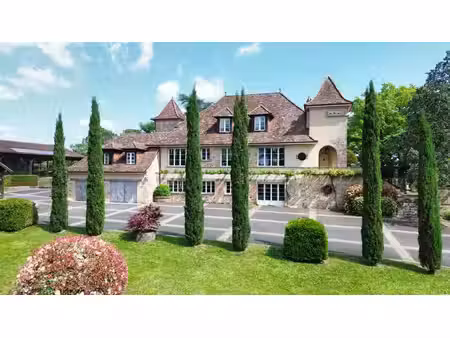 demeure de prestige à 5 mn de figeac