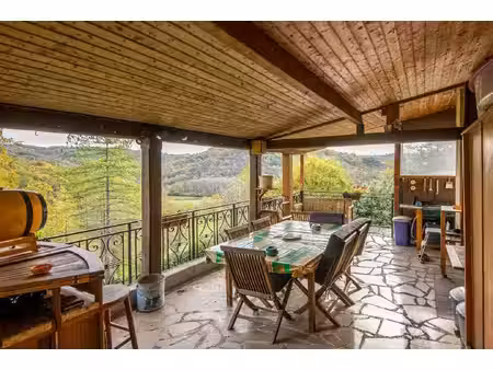 maison en pierre avec vue panoramique