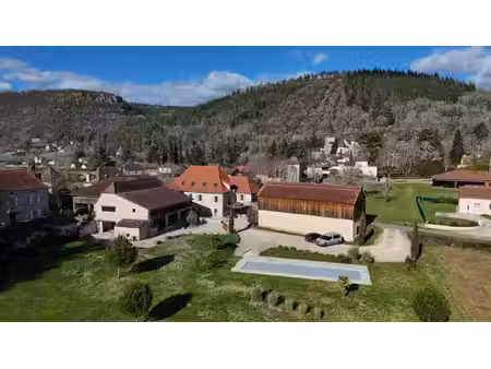 superbe ensemble en pierre avec gîtes dans vallée du lot  proche saint-cirq-lapopie
