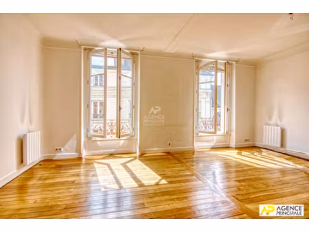 versailles saint-louis appartement 3 pièces d'environ 61 m² situé au 2ème étage avec chamb