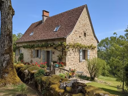 maison en pierre avec dépendance