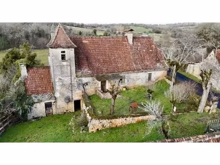 corps de ferme 7 bâtiments - 5.8ha de terrain - à rénover