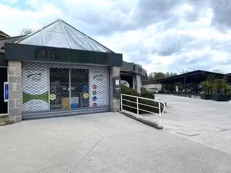 local commercial plein centre d ville malemort 295m2 parking