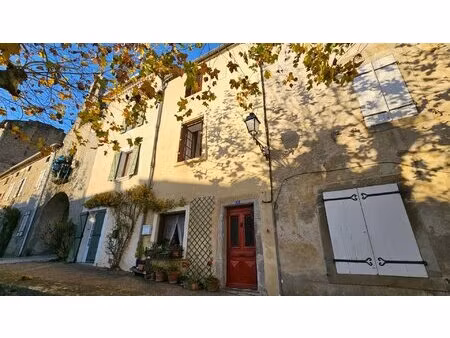 maison ancienne dans un village labellisé