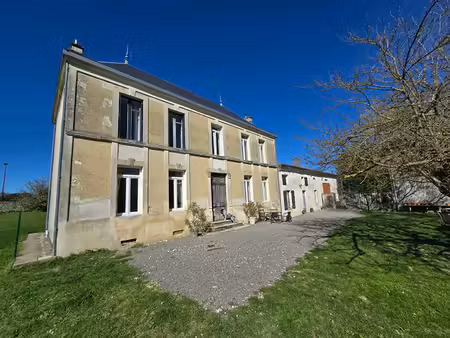 ensemble comprenant 3 maisons  des granges et un terrain à vendre