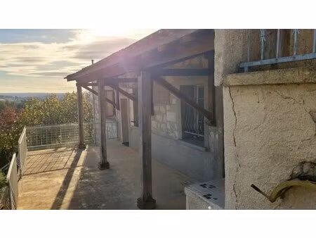 ensemble immobilier isolé avec vue imprenable sur la campagne  sur près de 3 hectares