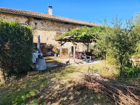 brillac - maison en pierre avec quare chambres et jardin prive