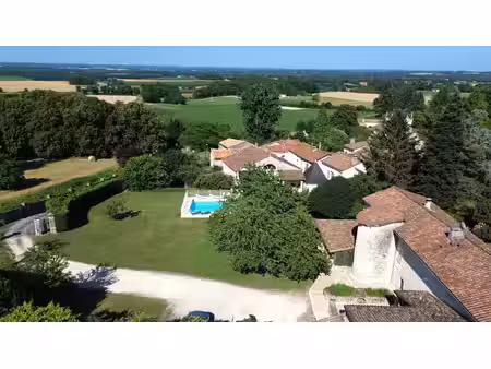 propriete avec 3 maisons!