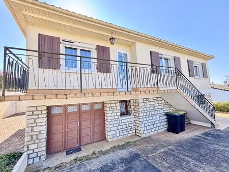 maison spacieuse de 3 chambres à distance de marche du centre-ville de ruffec.
