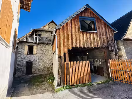 maison de village 09800