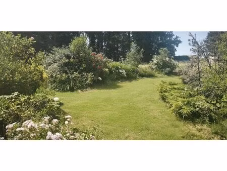 maison individuelle récente avec garage et magnifique terrain arboré de 2000 m²