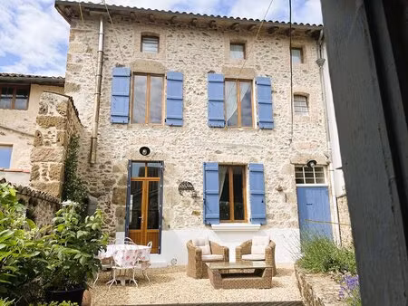 maison au coeur de rochechouart 7 pièce(s) 180 m2 avec jardin
