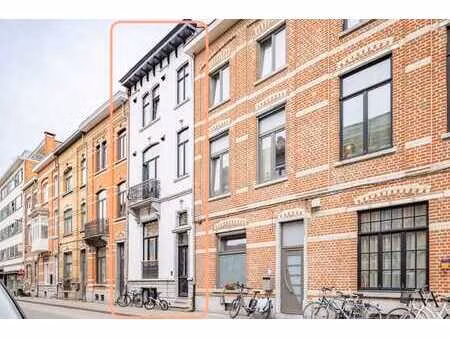 exclusief triplexappartement met 4 slaapkamers in gerenov...