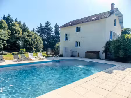 belle maison individuelle en pierre rénovée de 6 chambres avec belle piscine et grand...