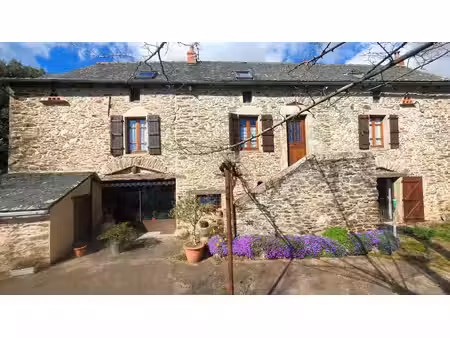 charmante propriété avec 10 hectares de terrain à la salvetat-peyralès