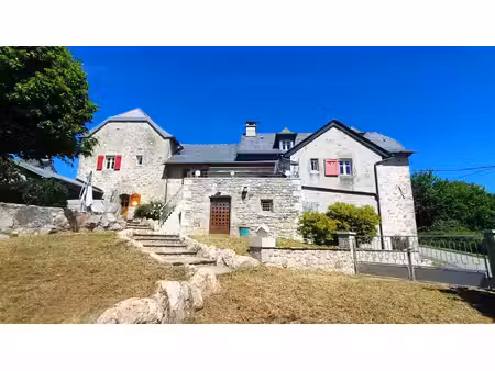 lunac propriété de caractère en pierre rénovée .220 m² habitables dépendances spa terrain.