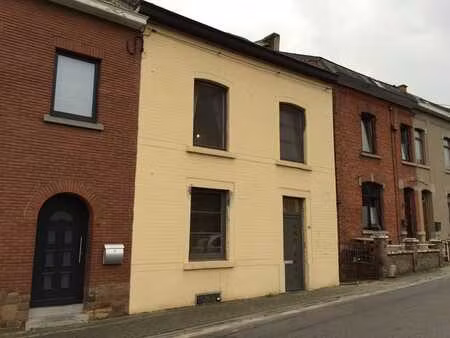 maison  idéalement située  2 chambres avec terrasse  jardin