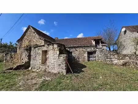 maison en pierre avec dépendance sur le causse