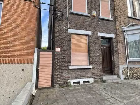 charmante maison unifamiliale 3 façades à lodelinsart !