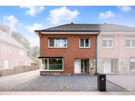 instapklare woning met 4 slaapkamers op een rustige liggi...