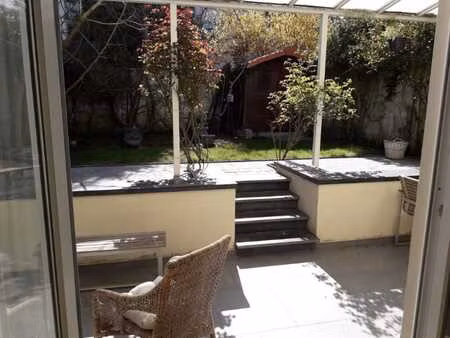 duplex 2 chambres   meublé avec jardin sud-ouest